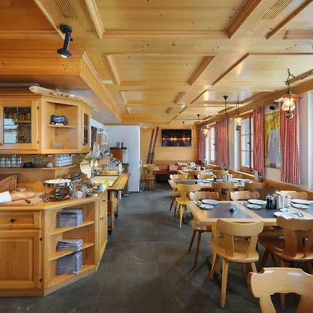 Otel Alpinhotel Bort 3*